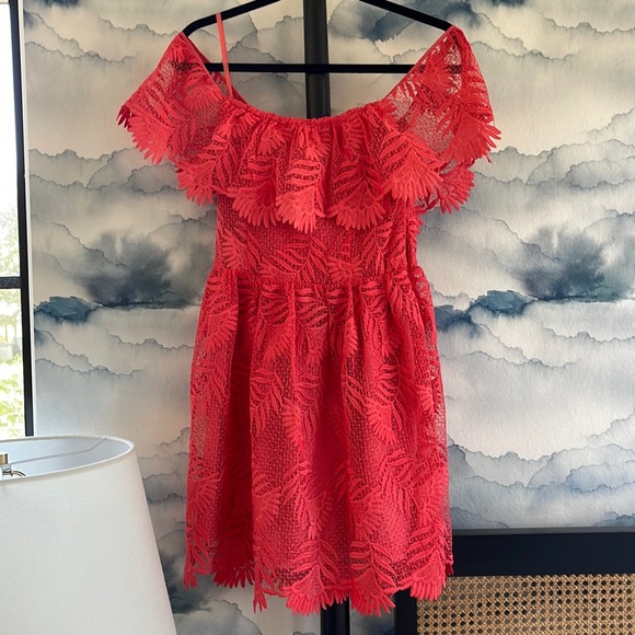 Lovers + Friends Dresses & Skirts - Lovers and Friends off the shoulder floral lace dress - Size S